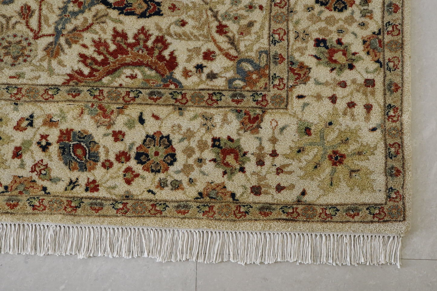 Elegant Beige Floral Medallion Carpet with Botanical
