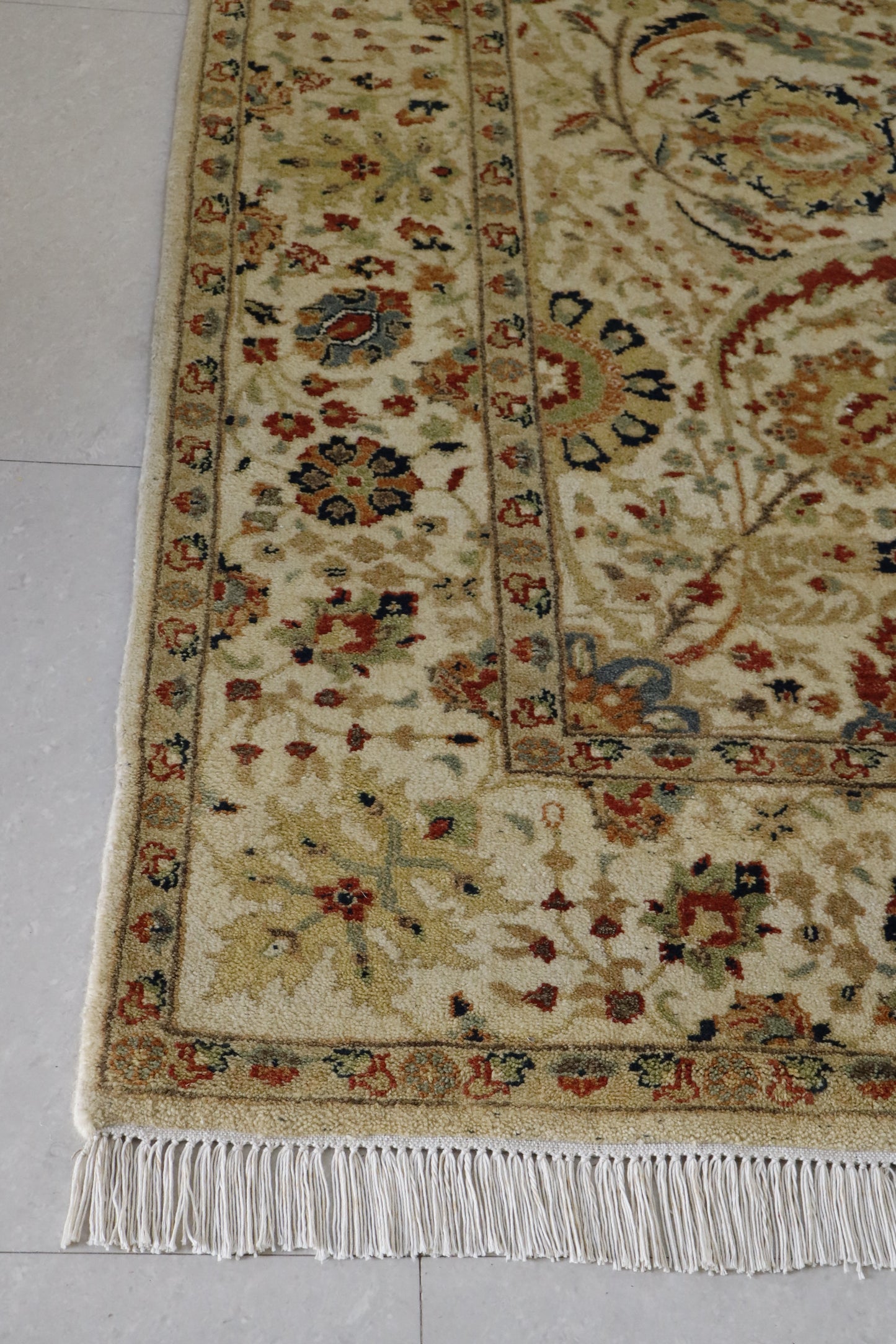 Elegant Beige Floral Medallion Carpet with Botanical